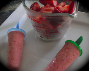 homemade strawberry popsicles